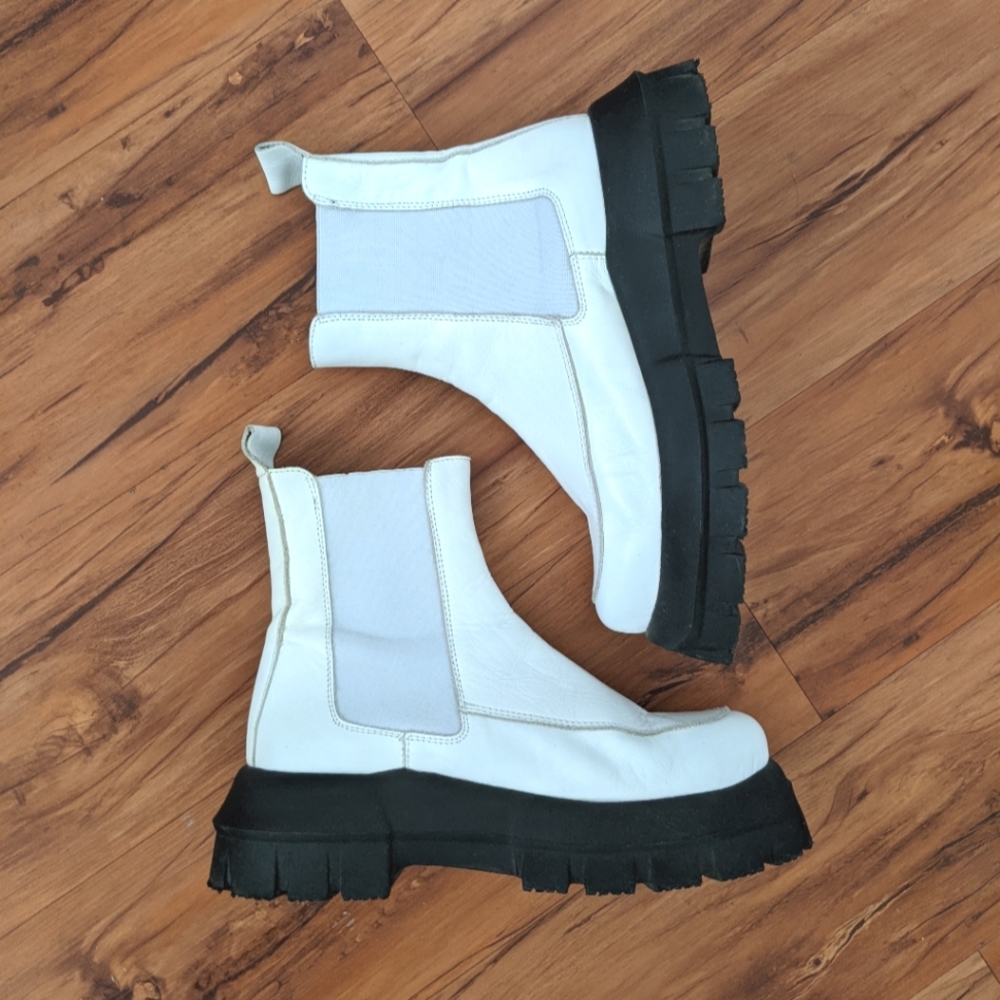 L'intervalle white lug sole chelsea boot